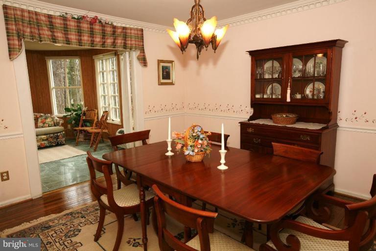 918 Ridge Drive McLean, VA 22101 - Photo 5 of 9 Dining Room