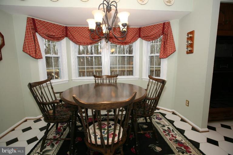 918 Ridge Drive McLean, VA 22101 - Photo 8 of 9 Breakfast Area