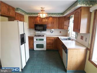 3836 Greenacres Road Philadelphia, PA 19154 - Photo 3 of 12 Kitchen