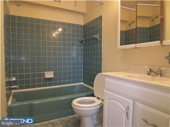 3836 Greenacres Road Philadelphia, PA 19154 - Photo 4 of 12 Bathroom