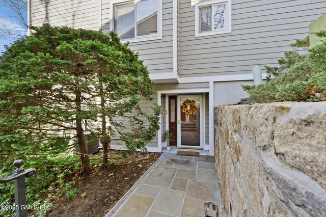 $875,000 | 333 Palmer Hill Road, Unit 2E, Riverside, CT 06878