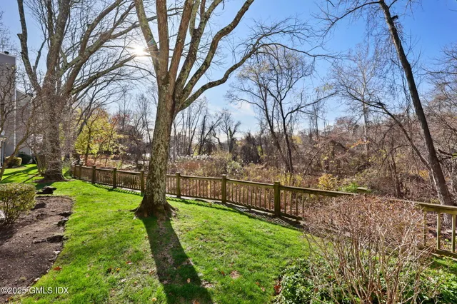 $875,000 | 333 Palmer Hill Road, Unit 2E, Riverside, CT 06878