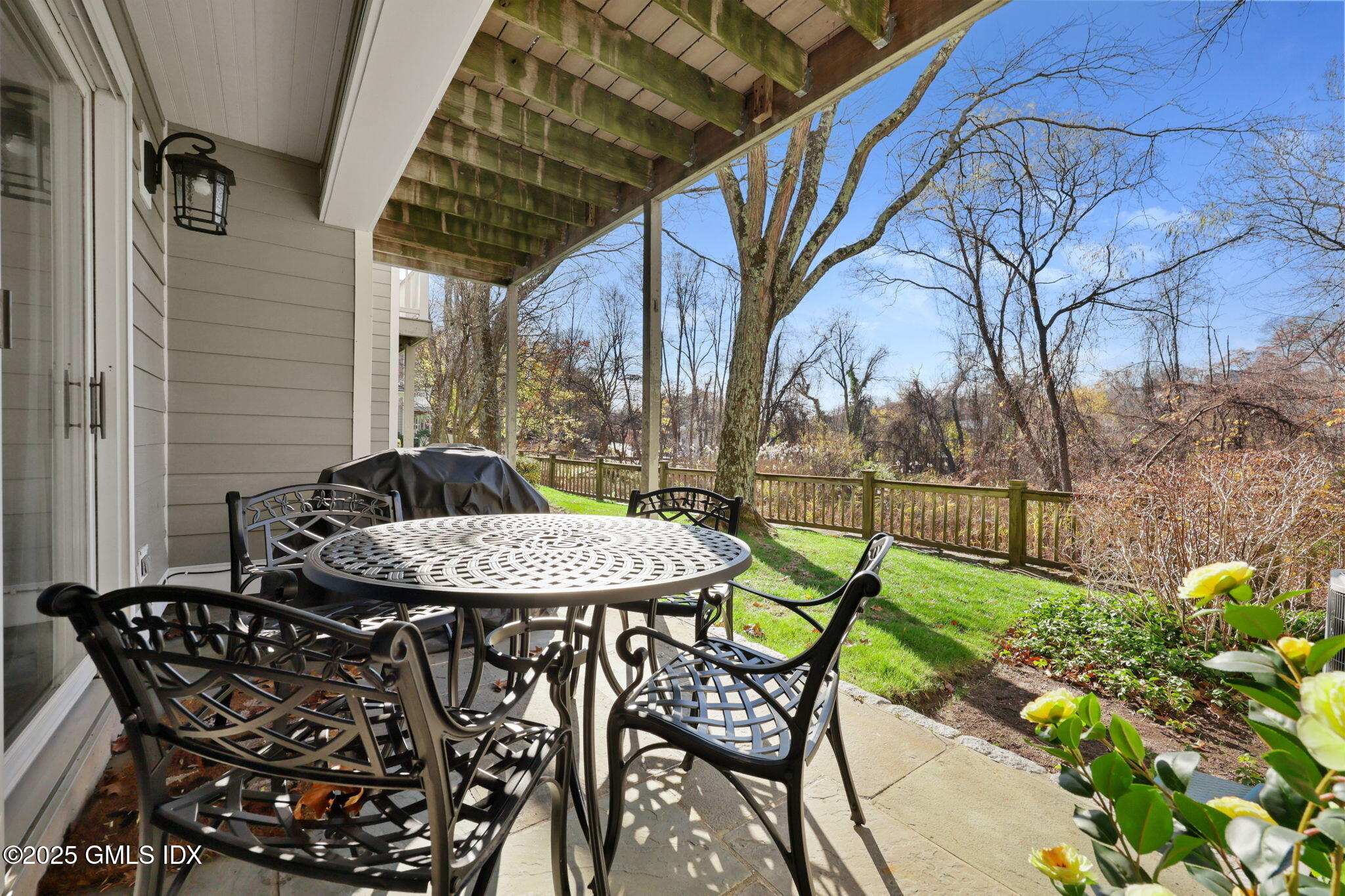 333 Palmer Hill Road, Unit 2E Riverside, CT 06878 - Photo 17 of 21 a backyard of a house with table and chairs