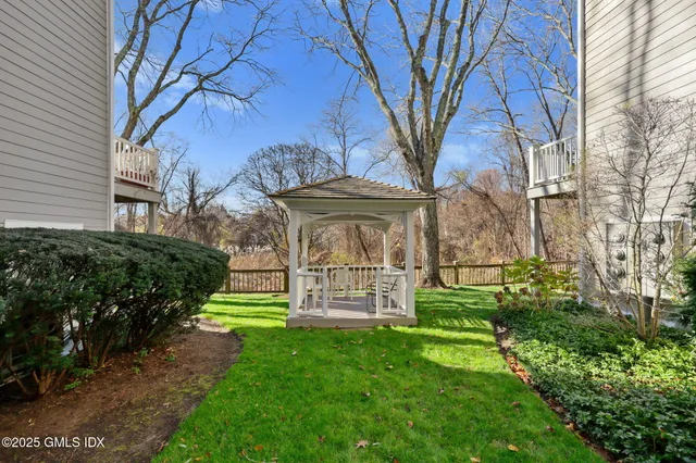 $875,000 | 333 Palmer Hill Road, Unit 2E, Riverside, CT 06878