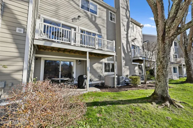 $875,000 | 333 Palmer Hill Road, Unit 2E, Riverside, CT 06878