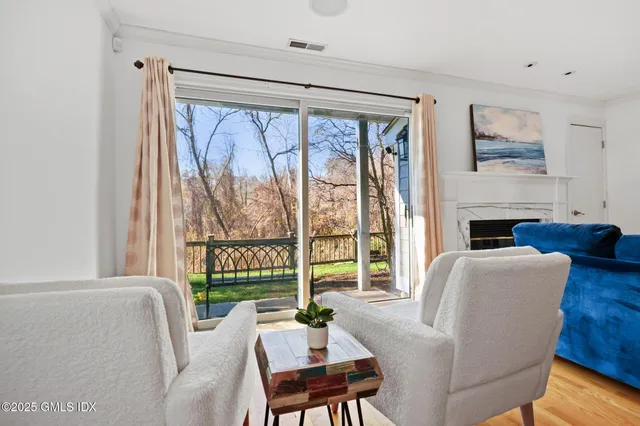 $875,000 | 333 Palmer Hill Road, Unit 2E, Riverside, CT 06878