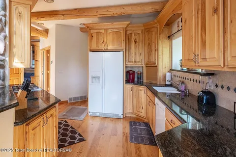 $3,200,000 | 244-245 Black Mountain Lane, Alpine, WY 83128