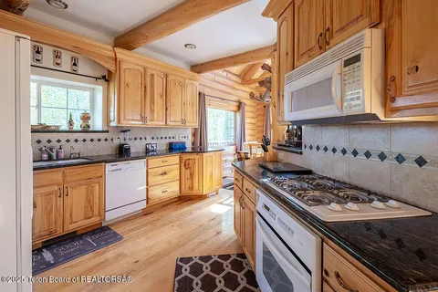 $3,200,000 | 244-245 Black Mountain Lane, Alpine, WY 83128