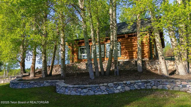 $3,200,000 | 244-245 Black Mountain Lane, Alpine, WY 83128