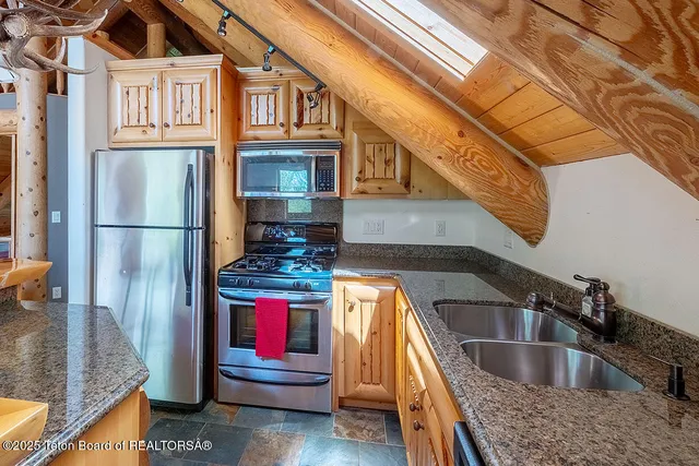 $3,200,000 | 244-245 Black Mountain Lane, Alpine, WY 83128