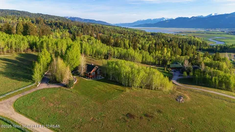 $3,200,000 | 244-245 Black Mountain Lane, Alpine, WY 83128