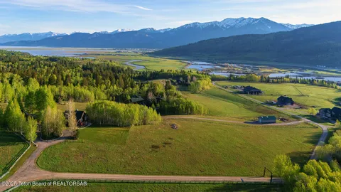 $3,200,000 | 244-245 Black Mountain Lane, Alpine, WY 83128