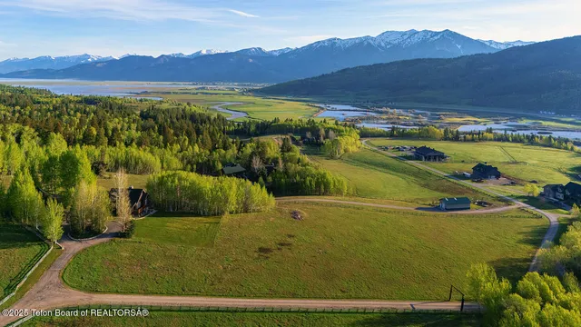 $3,200,000 | 244-245 Black Mountain Lane, Alpine, WY 83128