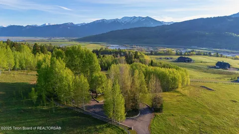$3,200,000 | 244-245 Black Mountain Lane, Alpine, WY 83128