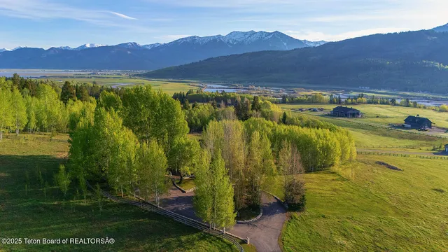 $3,200,000 | 244-245 Black Mountain Lane, Alpine, WY 83128