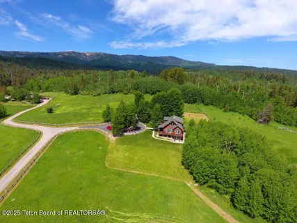$3,200,000 | 244-245 Black Mountain Lane, Alpine, WY 83128