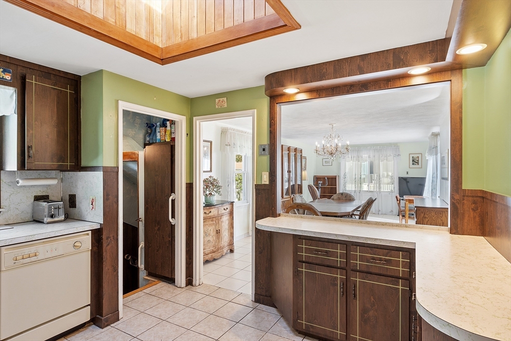 19 Evans Road Stoneham, MA 02180 - Photo 28 of 41 Gallery Image 28