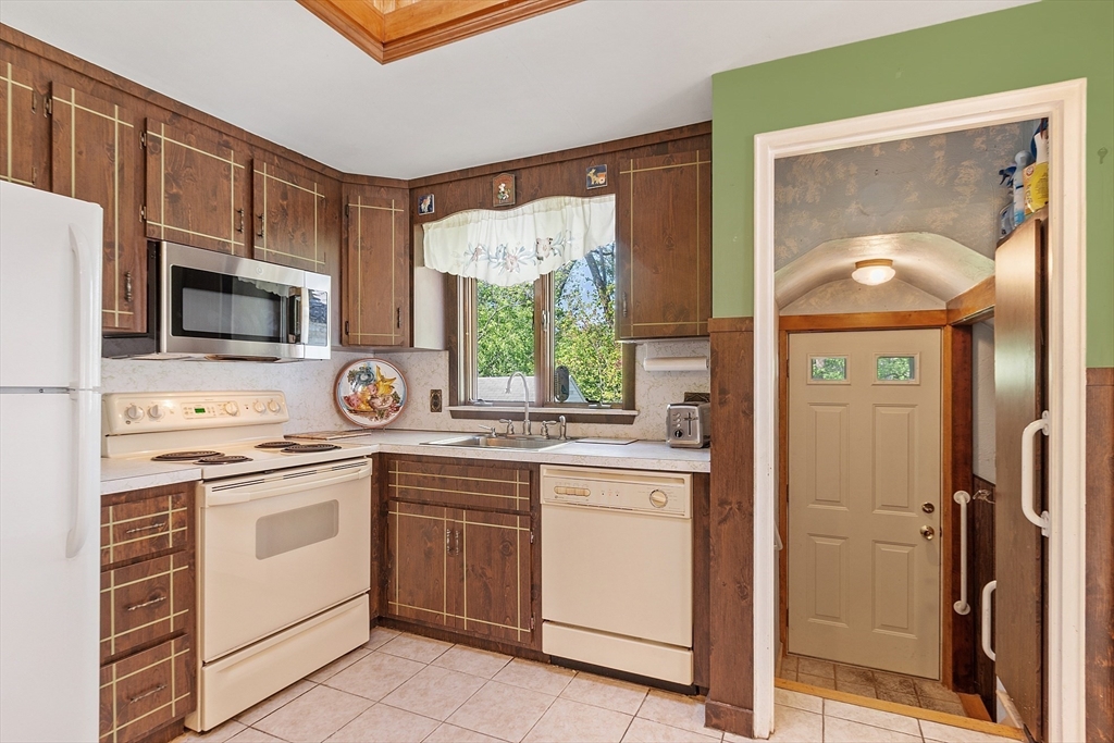 19 Evans Road Stoneham, MA 02180 - Photo 30 of 41 Gallery Image 30