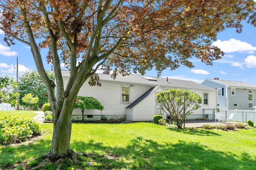19 Evans Road Stoneham, MA 02180 - Photo 5 of 41 Gallery Image 5