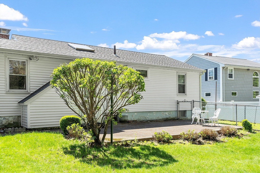 19 Evans Road Stoneham, MA 02180 - Photo 6 of 41 Gallery Image 6