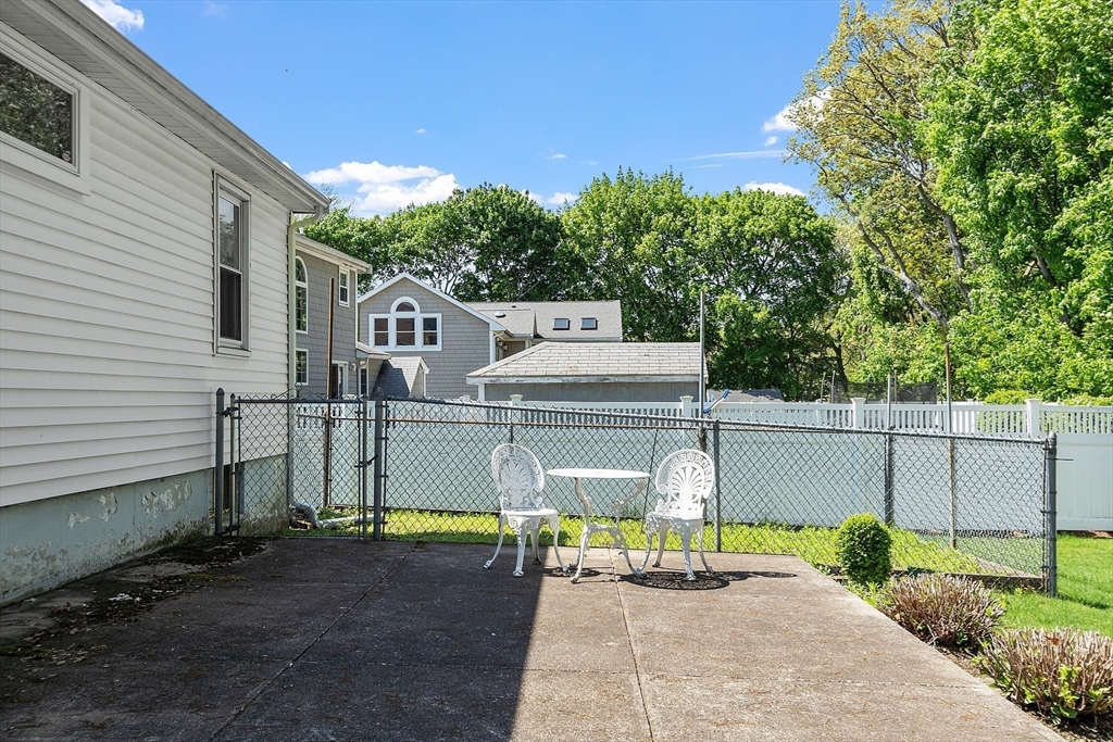 19 Evans Road Stoneham, MA 02180 - Photo 7 of 41 Gallery Image 7