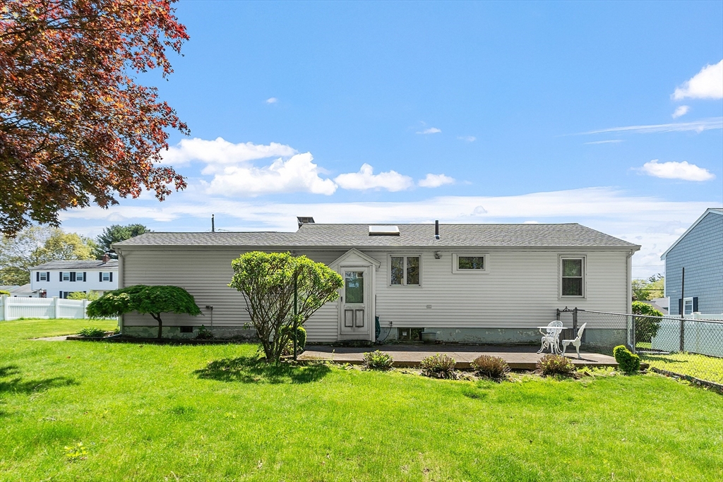 19 Evans Road Stoneham, MA 02180 - Photo 8 of 41 Gallery Image 8