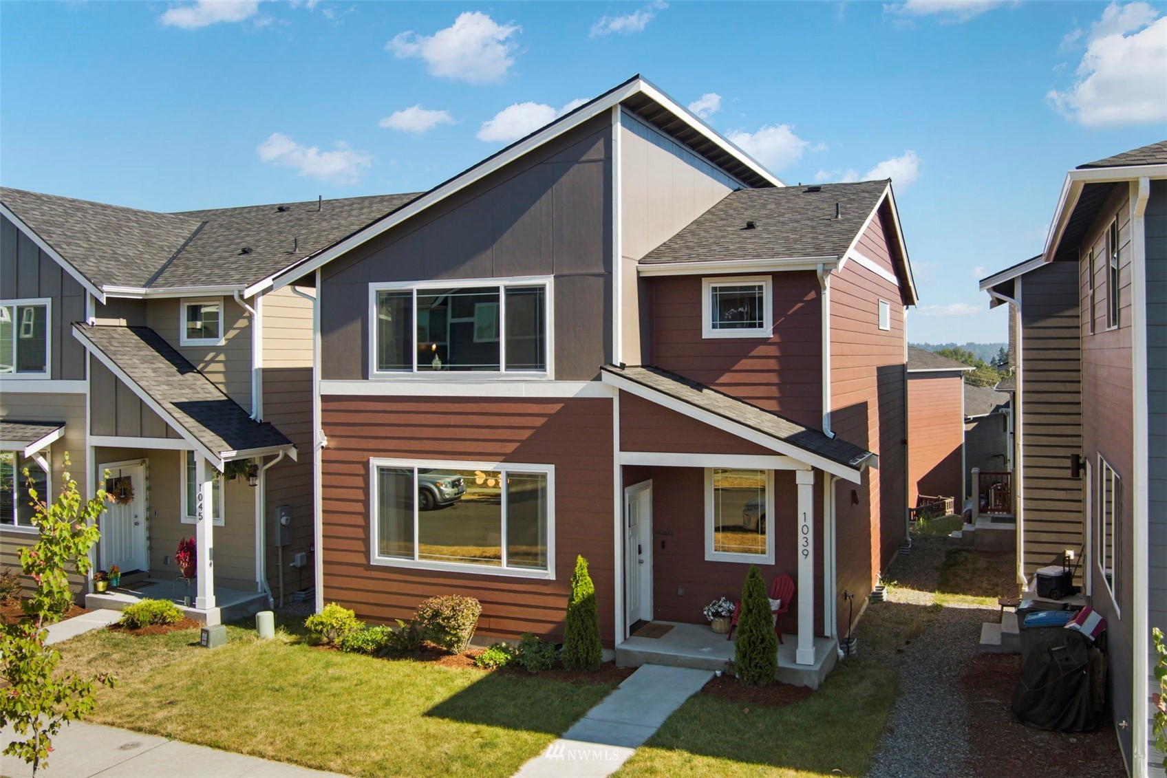 1039 Magnuson Way Bremerton, WA 98310 - Photo 1 of 32 Gallery Image 1