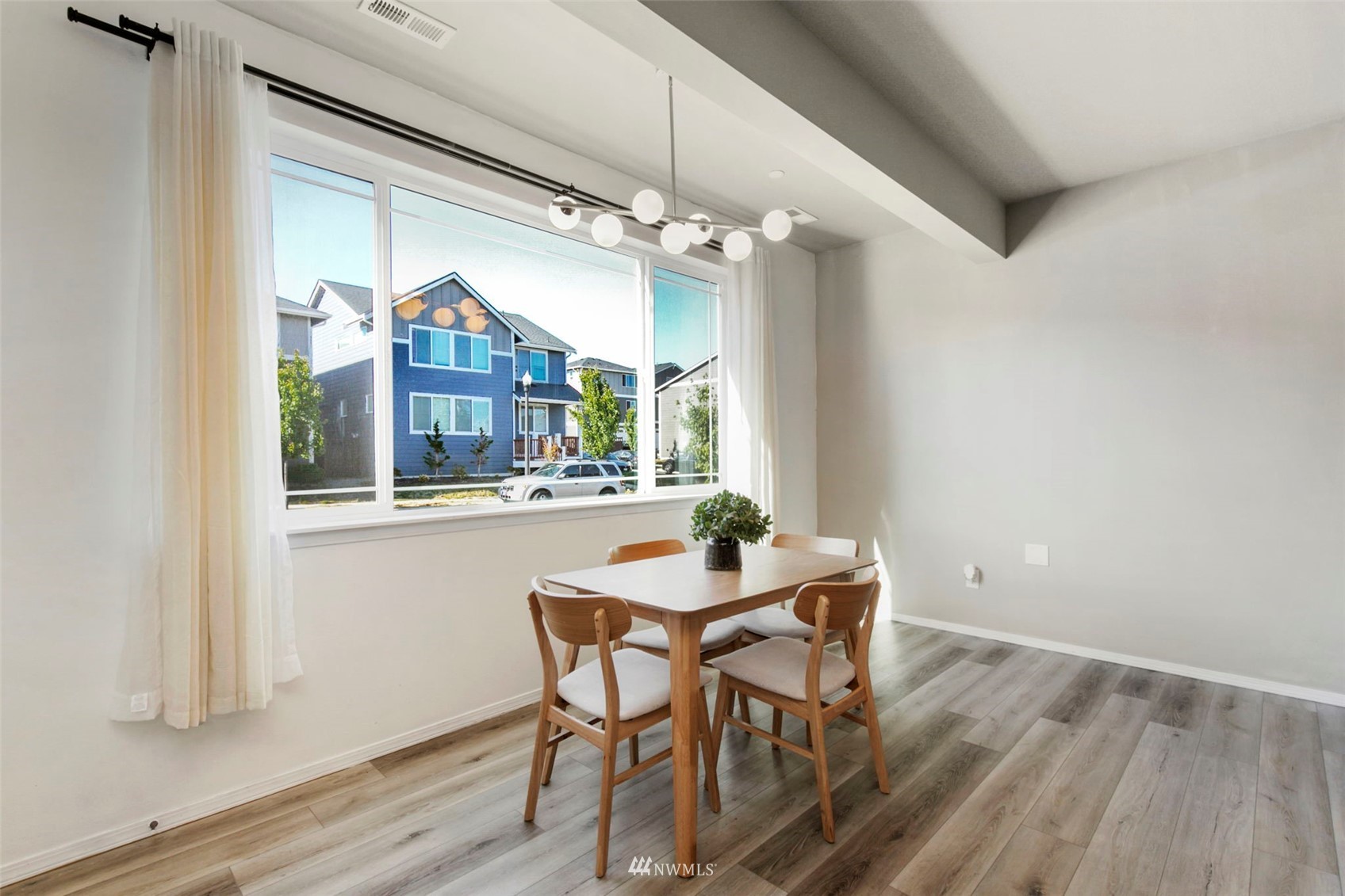 1039 Magnuson Way Bremerton, WA 98310 - Photo 7 of 32 Gallery Image 7