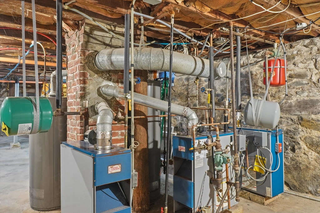 364 Lawrence Street Lawrence, MA 01841 - Photo 17 of 20 a view of buildings