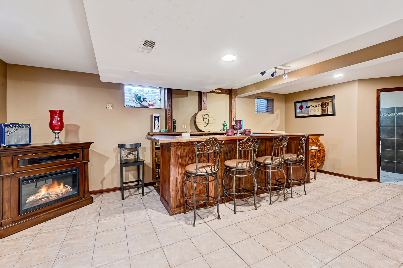 1435 Tomlin Drive Burr Ridge, IL 60527 - Photo 28 of 41 a view of a dining room with furniture