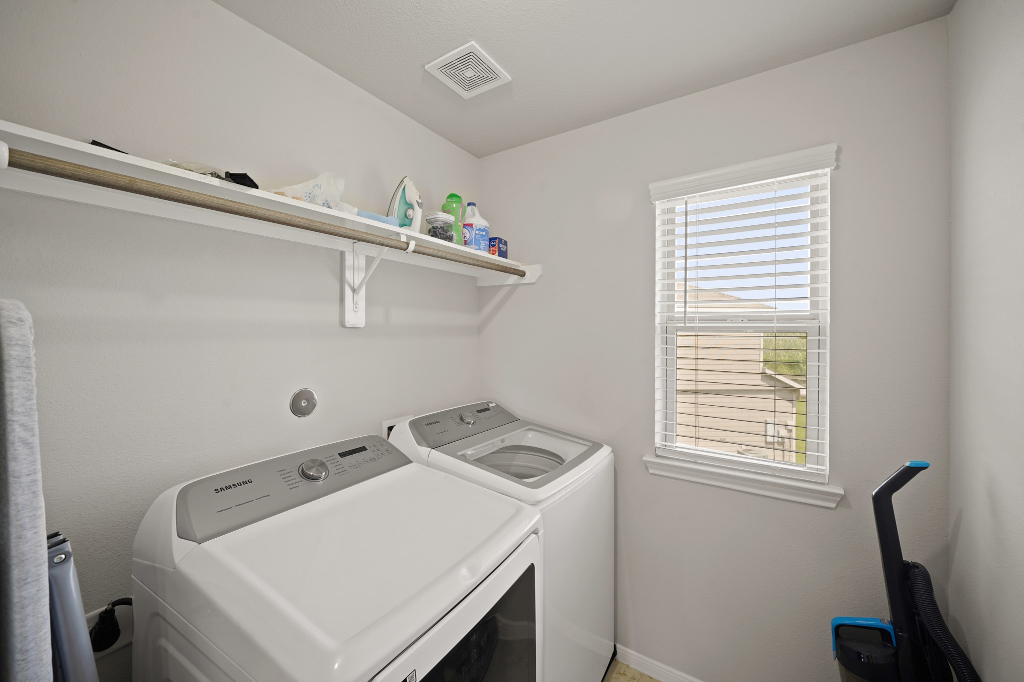 13303 Ardery Meadow Drive Houston, TX 77048 - Photo 24 of 33 a utility room with dryer and washer