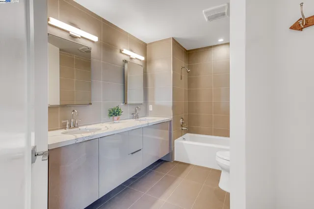 $1,550,000 | 3535 Wawona Street, Unit 431, San Francisco, CA 94116