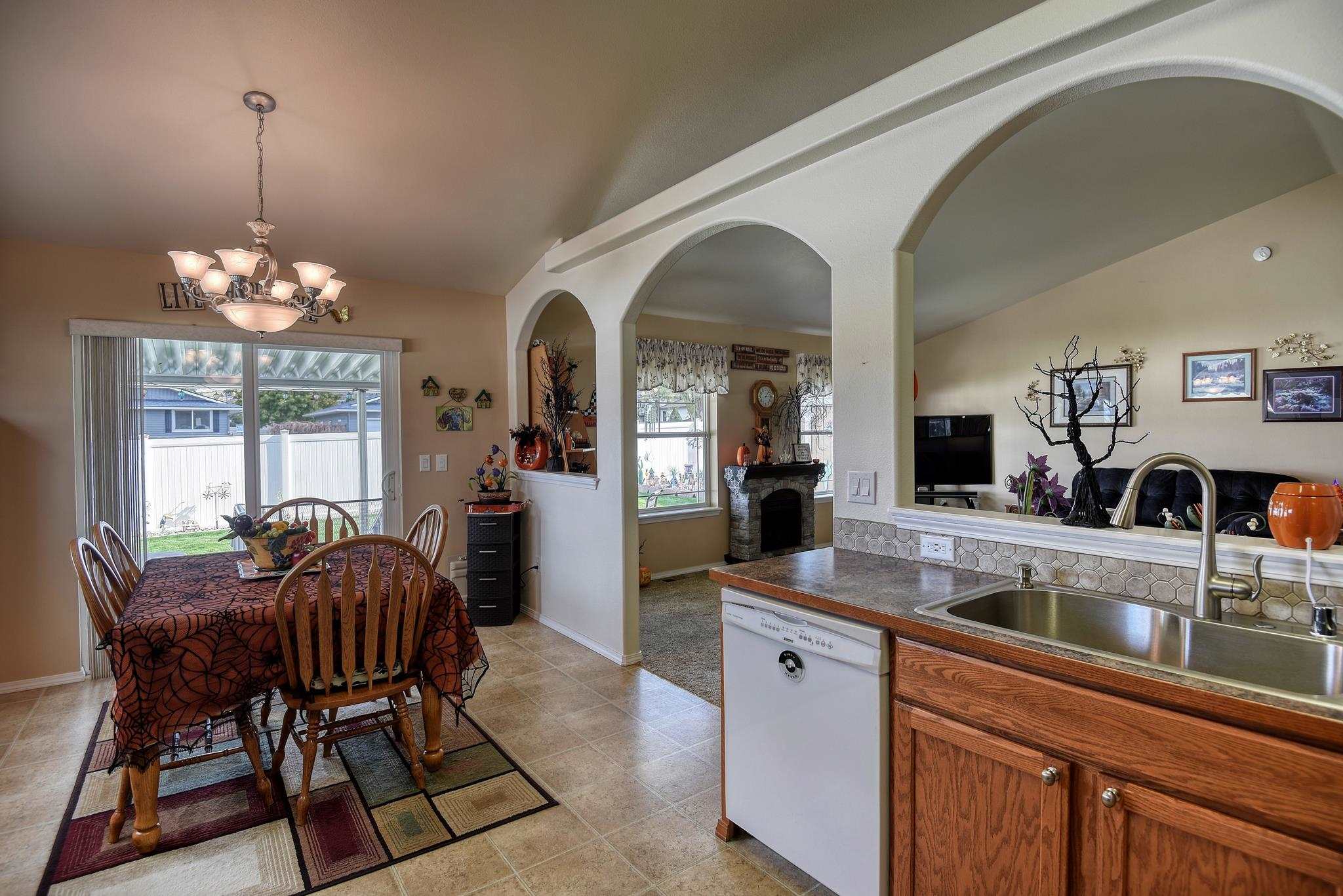 403 South Lone Tree Road Spokane Valley, WA 99016 - Photo 11 of 35
