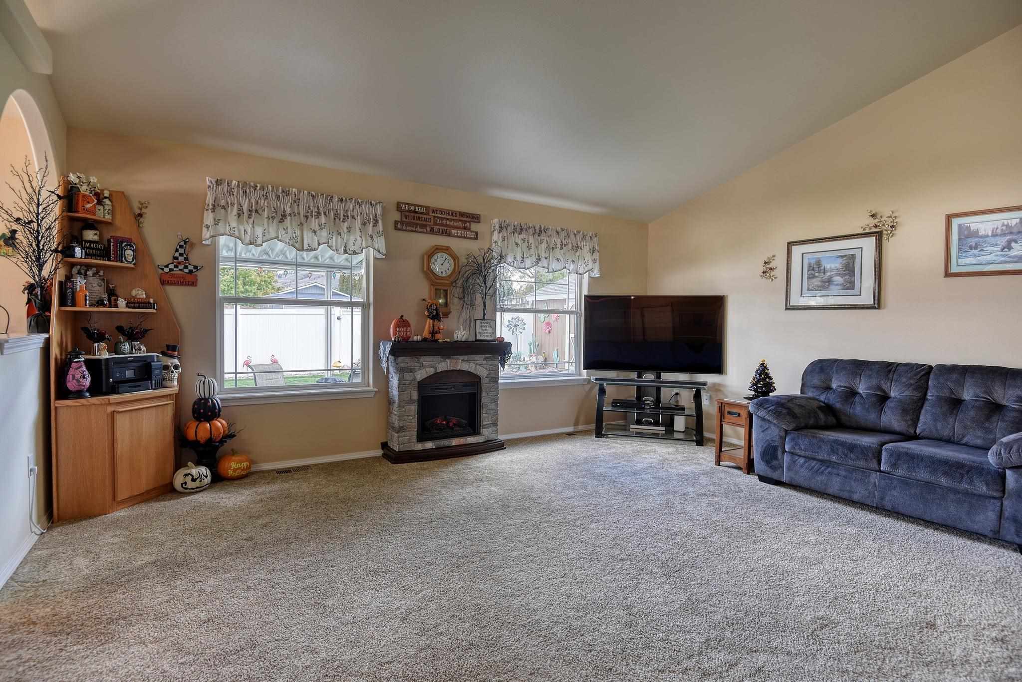 403 South Lone Tree Road Spokane Valley, WA 99016 - Photo 3 of 35