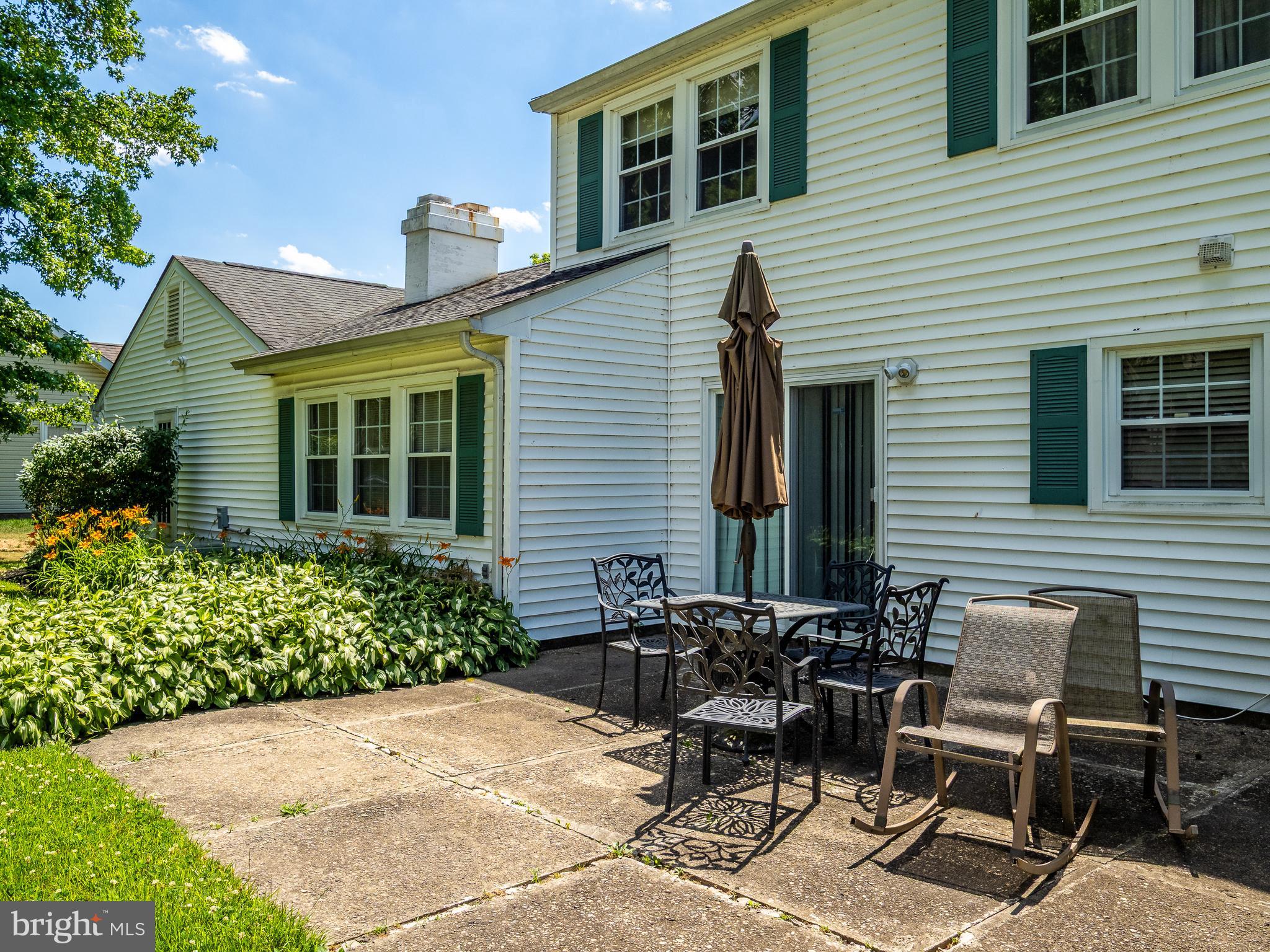 33 Timber Lane Willingboro, NJ 08046 - Photo 5 of 31 a backyard of a house with outdoor seating