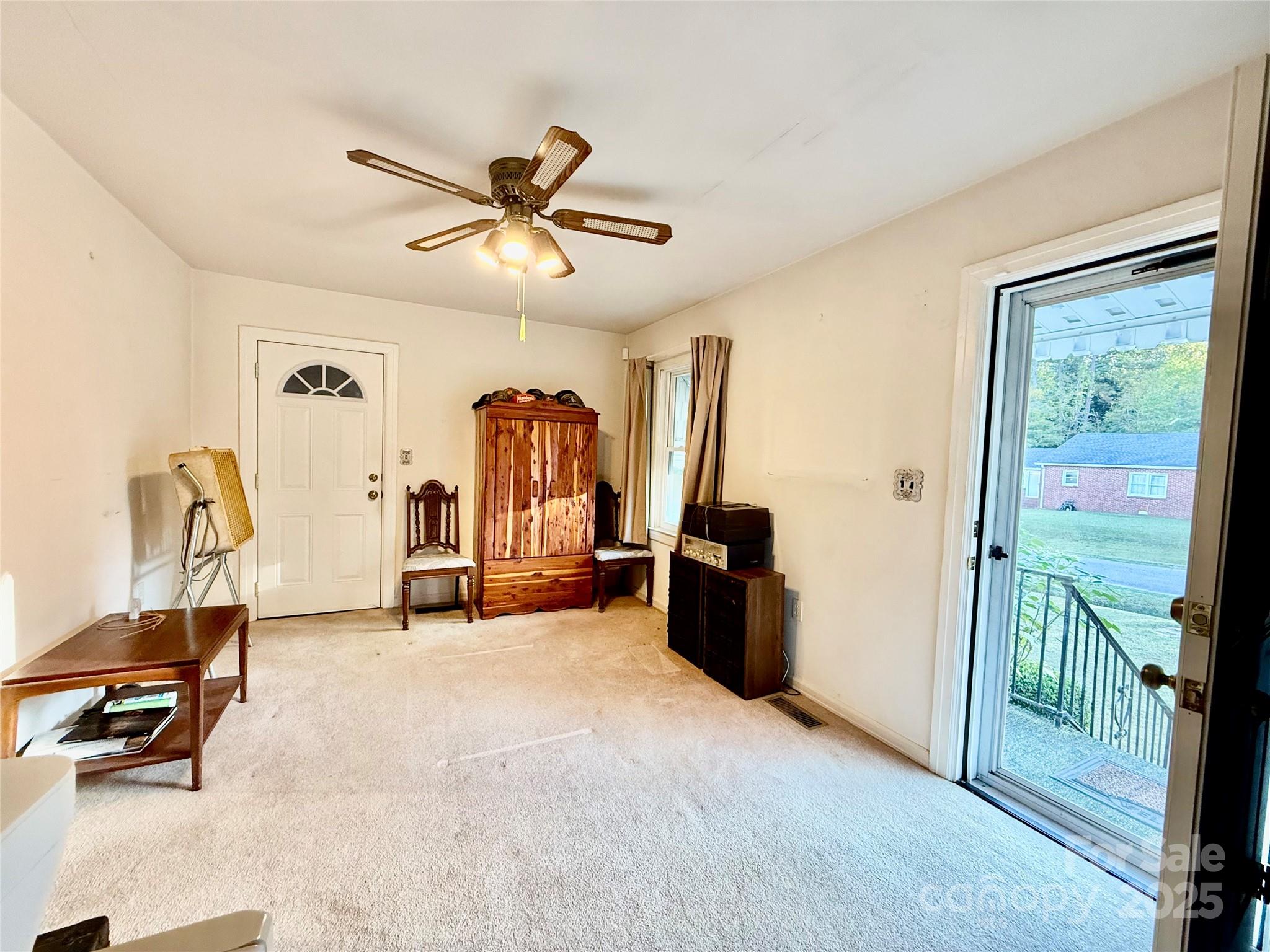 103 Magnolia Avenue Great Falls, SC 29055 - Photo 10 of 22 a view of a livingroom with gym equipment
