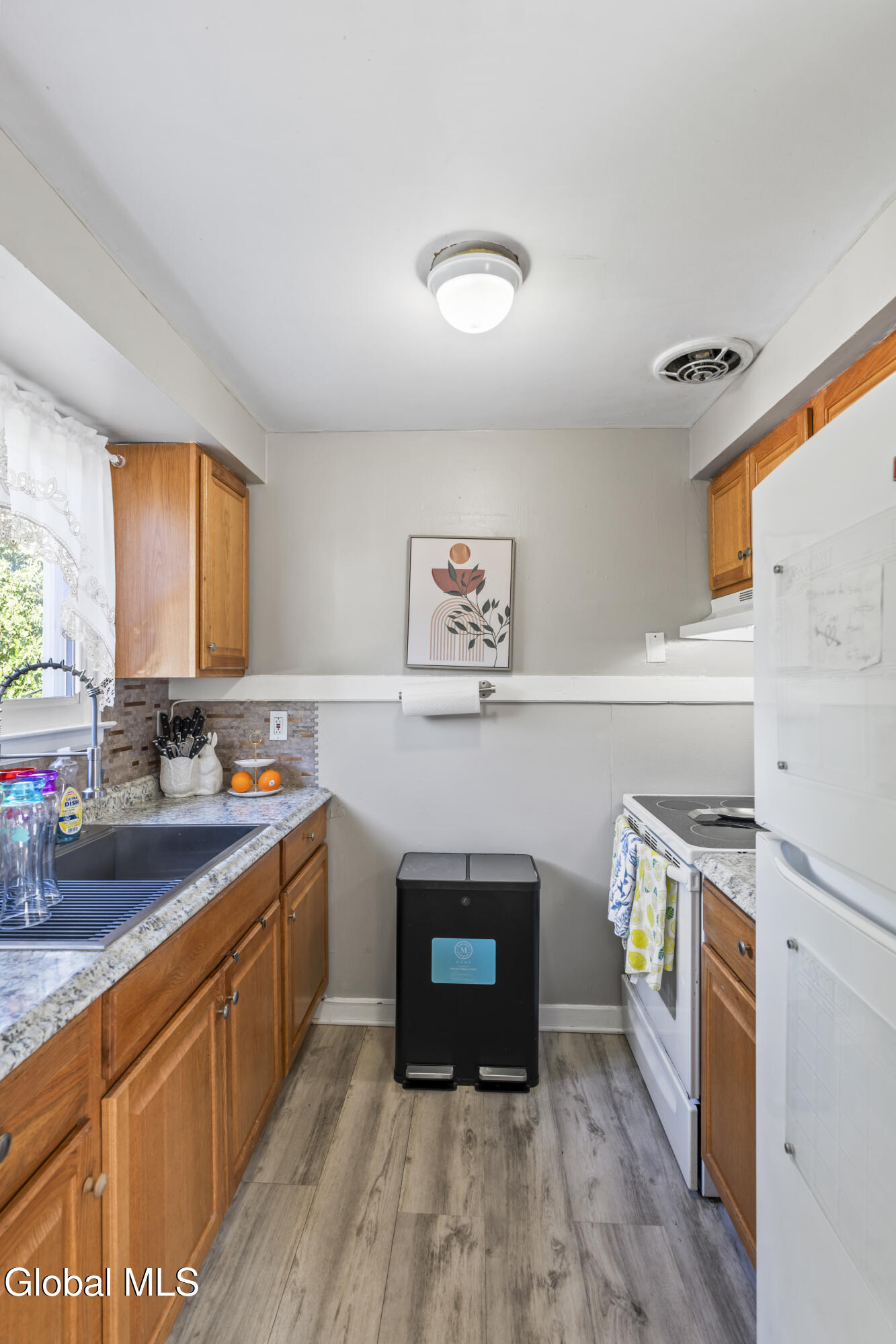 321 Hackett Boulevard, Unit 2 Albany, NY 12208 - Photo 12 of 26 DSC06525