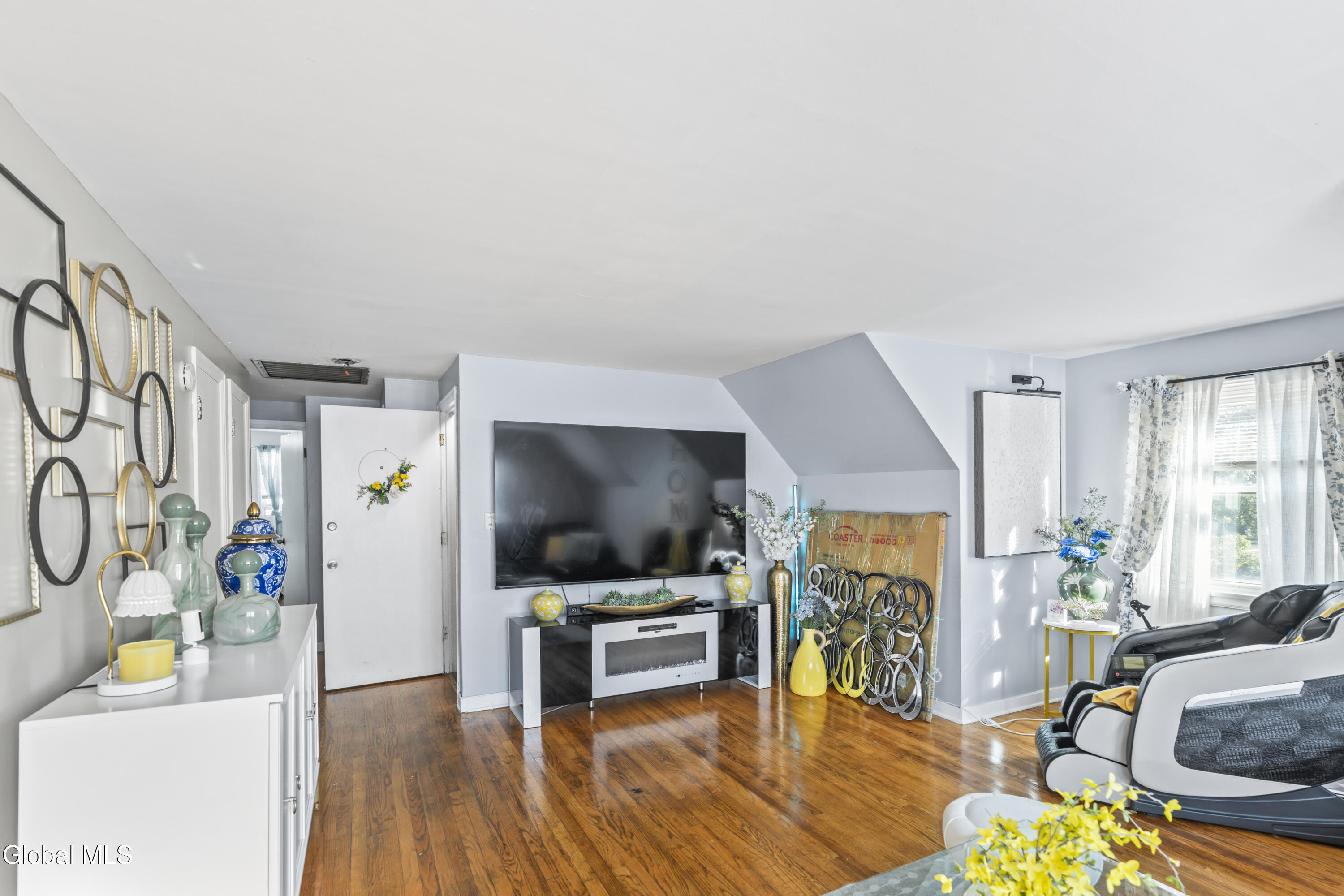 321 Hackett Boulevard, Unit 2 Albany, NY 12208 - Photo 2 of 26 DSC06498