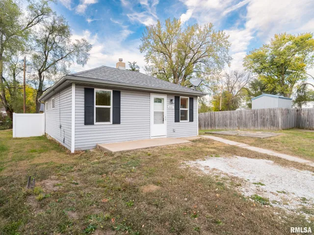 $68,000 | 2221 West Tripp Avenue, Peoria, IL 61604