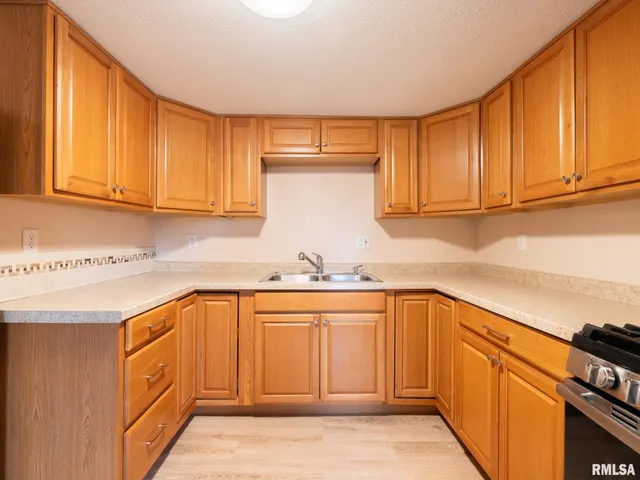 $68,000 | 2221 West Tripp Avenue, Peoria, IL 61604