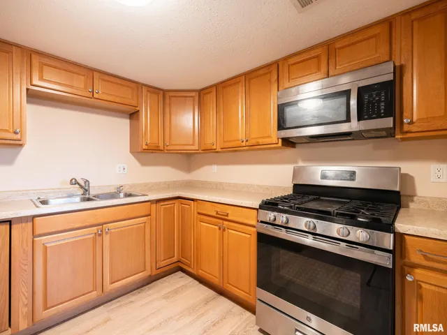 $68,000 | 2221 West Tripp Avenue, Peoria, IL 61604