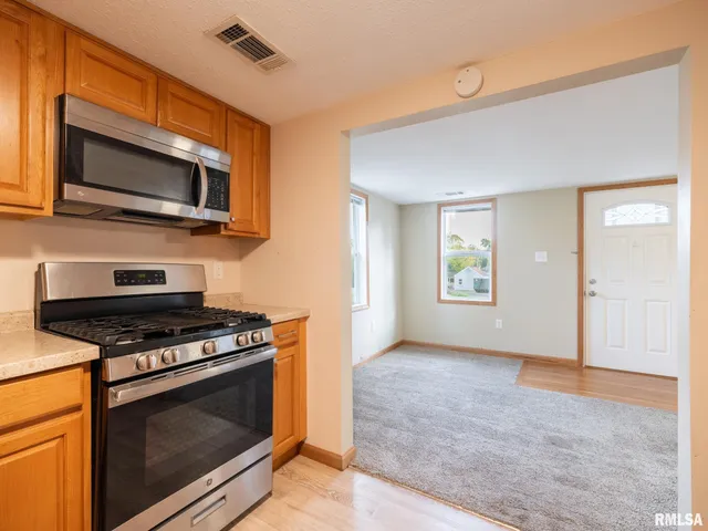 $68,000 | 2221 West Tripp Avenue, Peoria, IL 61604