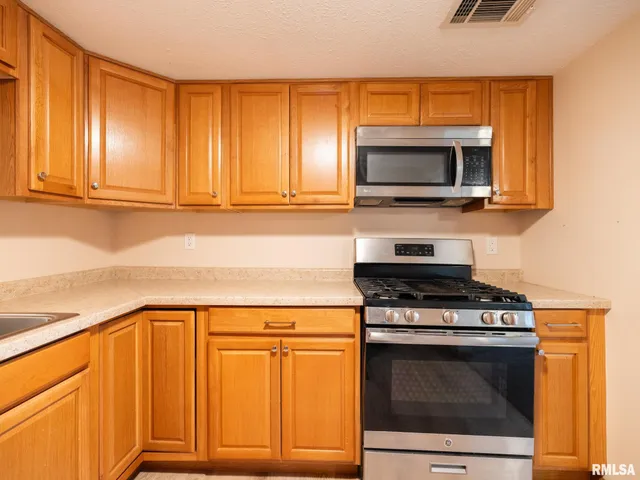 $68,000 | 2221 West Tripp Avenue, Peoria, IL 61604