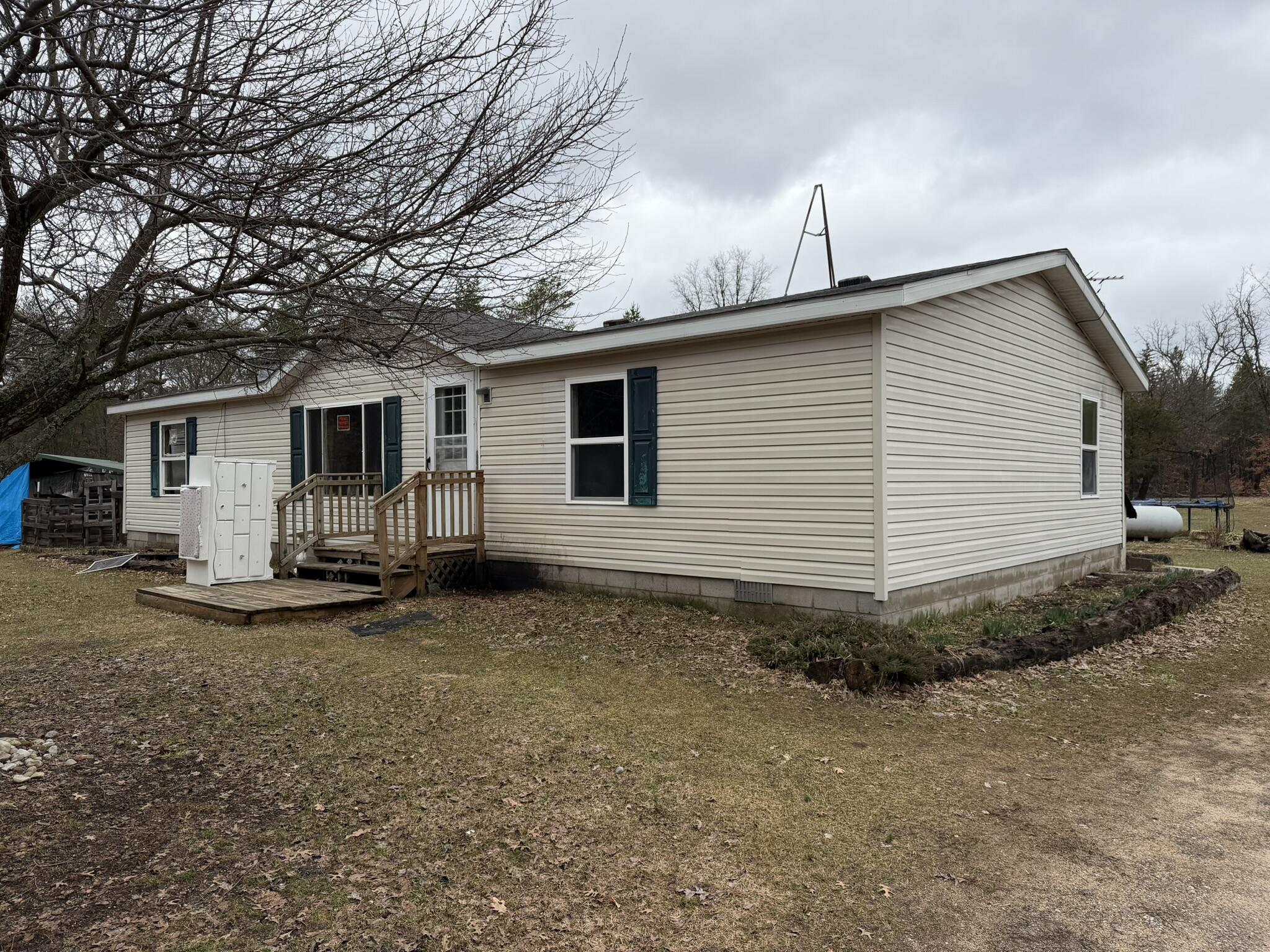 890 West 11 Mile Road Irons, MI 49644 - Photo 3 of 27 IMG_0546