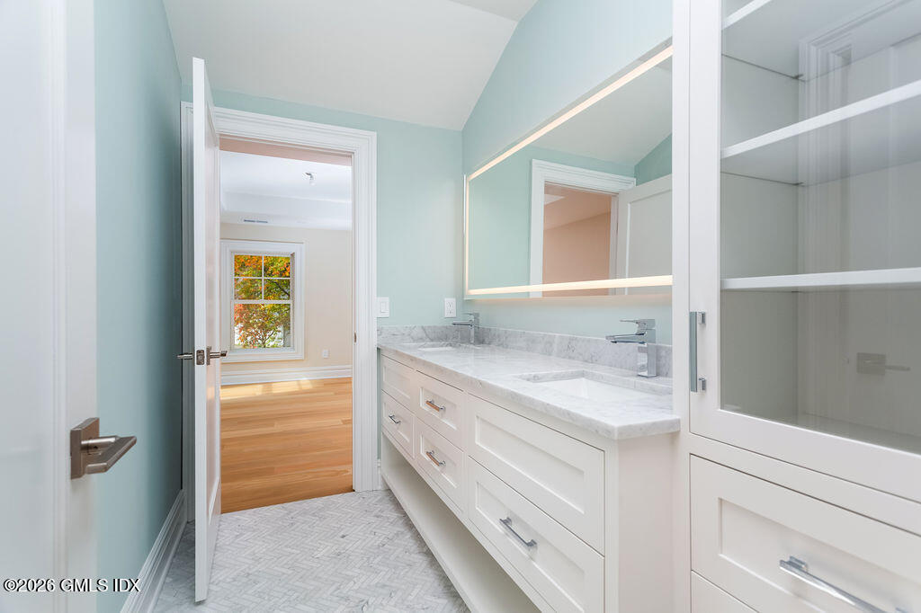 7 Bailiwick Road Greenwich, CT 06831 - Photo 40 of 45 Jack and Jill Bath