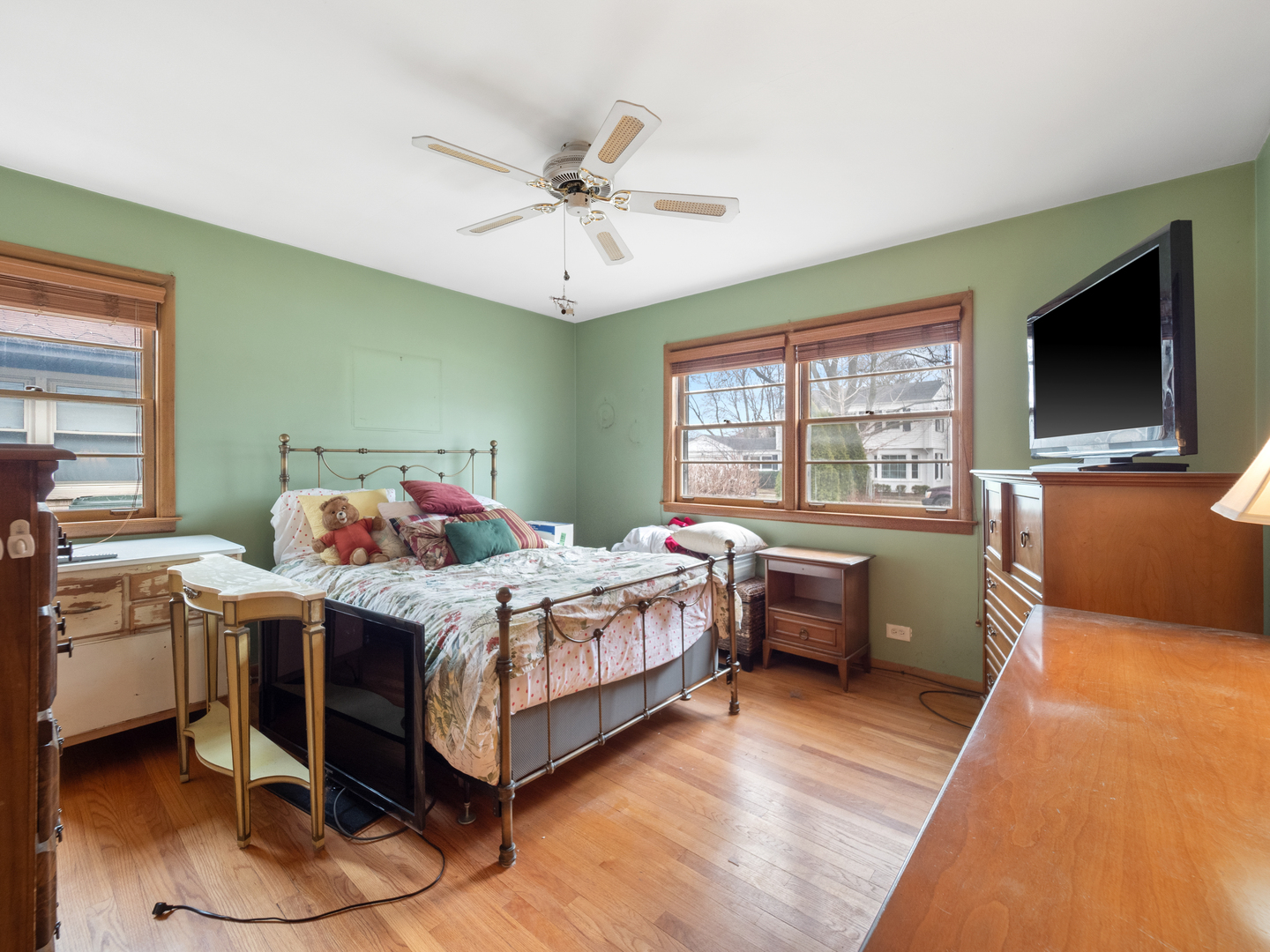 224 East Lahon Street Park Ridge, IL 60068 - Photo 12 of 25 a bedroom with a bed and a flat screen tv