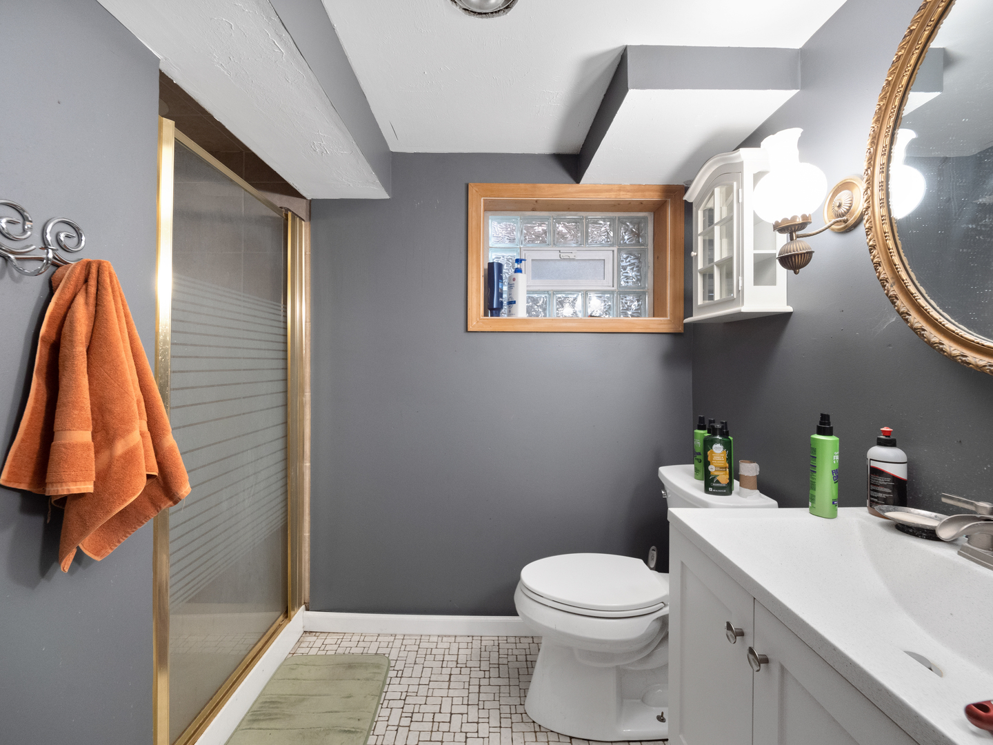 224 East Lahon Street Park Ridge, IL 60068 - Photo 19 of 25 a bathroom with a toilet a sink and a shower