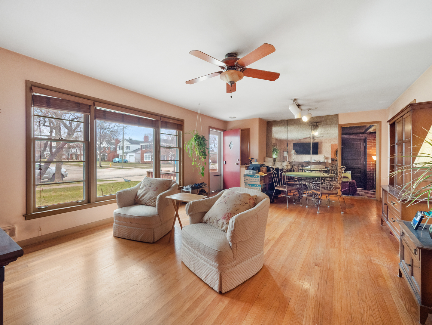 224 East Lahon Street Park Ridge, IL 60068 - Photo 4 of 25 a living room with furniture and a large window