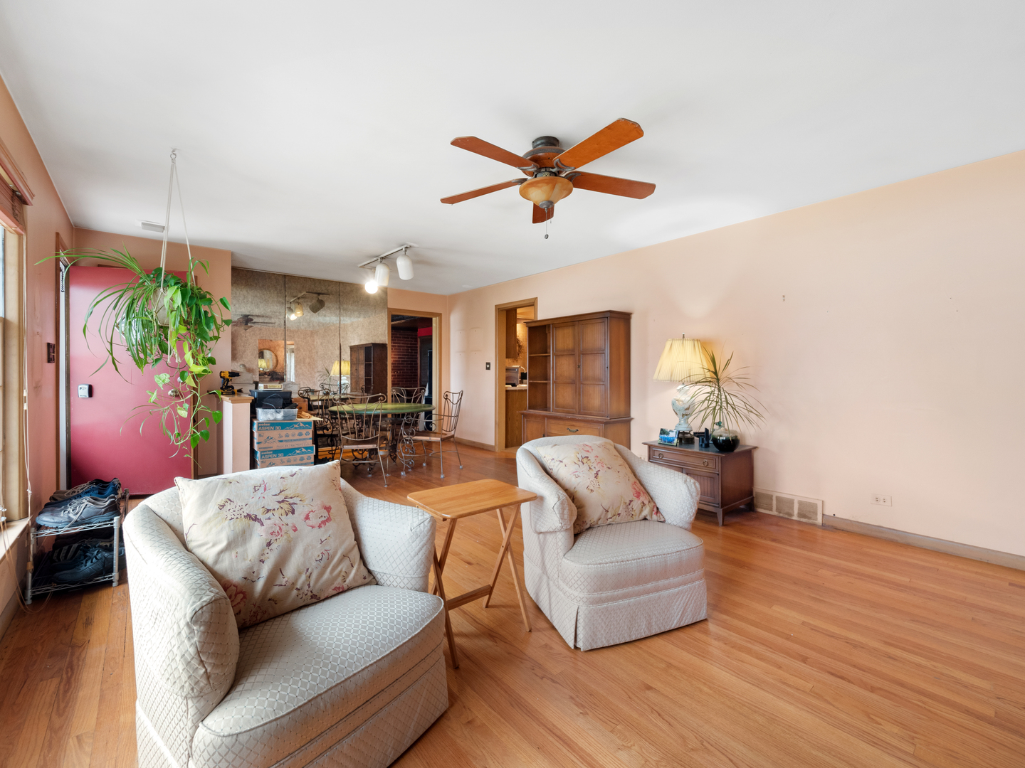 224 East Lahon Street Park Ridge, IL 60068 - Photo 6 of 25 a living room with furniture and a wooden floor