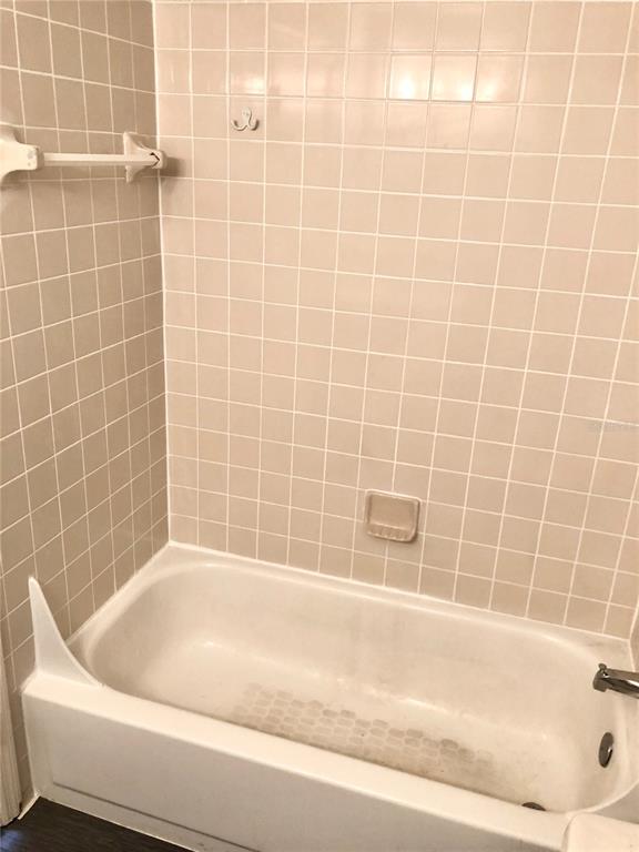 1037 South Hiawassee Road, Unit 2835 Orlando, FL 32835 - Photo 13 of 18 a bathroom with a bathtub